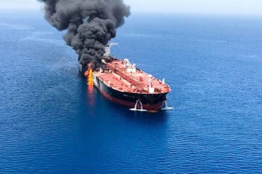 হরমুজ প্রণালিতে কার্গো জাহাজে হামলা