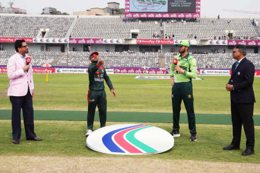 পাকিস্তানের বিপক্ষে টসে জিতে ফিল্ডিংয়ে বাংলাদেশ