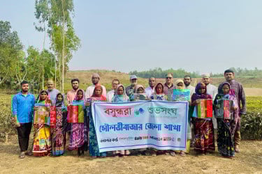 বসুন্ধরা শুভসংঘের উদ্যোগ মৌলভীবাজারে চা বাগানের নারী শ্রমিকরা পেলেন ঈদ উপহার