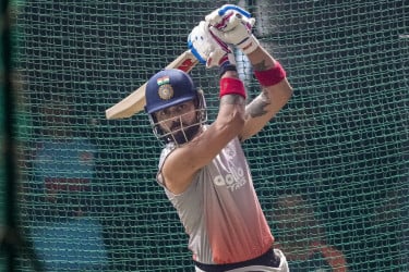 আইপিএলের প্রস্তুতিতে নেটে ব্যস্ত কোহলি