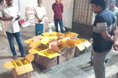 বরিশালে টিসিবির পণ্যসহ ট্রাক আটক