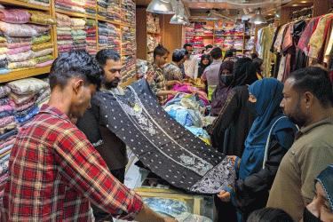 ঈদ উপলক্ষে ব্রাহ্মণবাড়িয়ায় বিপণি বিতানগুলো জমে উঠেছে