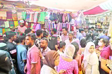 নিম্ন ও মধ্যবিত্তের ভরসা মৌচাক নিউমার্কেট