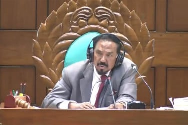 দলীয় পদ ছাড়লেন স্পিকার হাফিজ