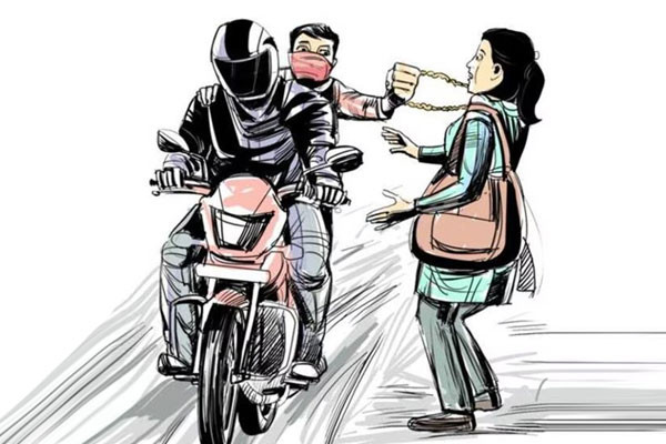 রাস্তায় বের হলেই ছিনতাই ভয়