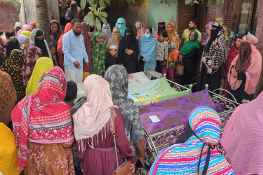 এক উঠানে ৯ লাশ, আত্মীয়স্বজন-এলাকাবাসীর শোকের মাতম