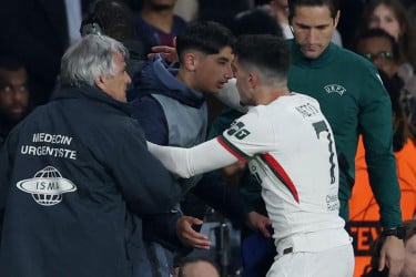 বল বয়কে ধাক্কা, ৩৫ বার ক্ষমা চেয়েও শাস্তির মুখে নেতো