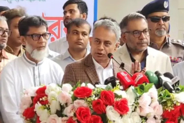 বাড়ছে না তেলের দাম, ঈদে ভাড়া বাড়ালে কঠোর ব্যবস্থার হুঁশিয়ারি মন্ত্রীর