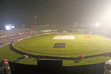 জয়ের জন্য ৩২ ওভারে ২৪০ রান করতে হবে বাংলাদেশের