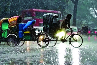 রাজধানীতে হঠাৎ শিলাবৃষ্টি