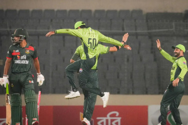 ব্যাটিং ধসে ১১৪ রানেই থামল বাংলাদেশ, সমতায় ফিরল পাকিস্তান