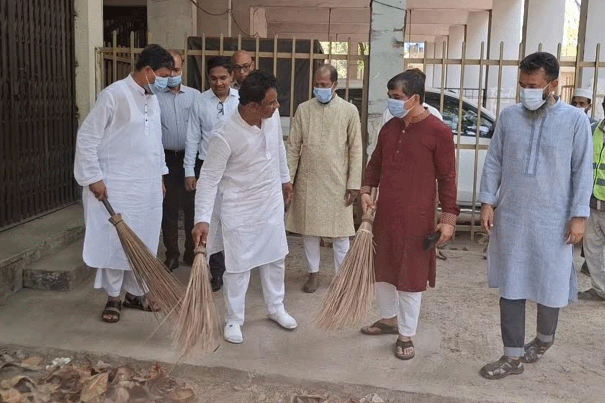 মাদারীপুরে পরিচ্ছন্নতা অভিযান ও মশক নিধন কর্মসূচির উদ্বোধন