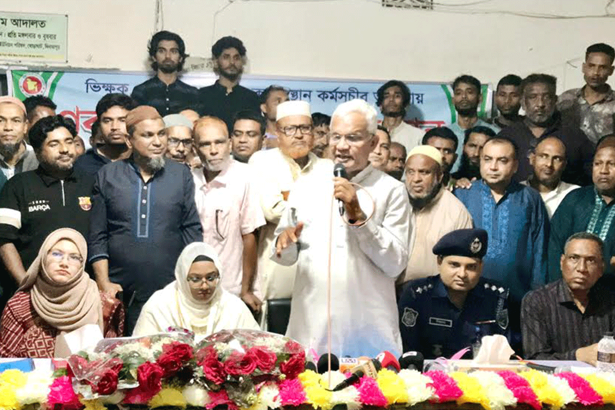 ঘোড়াঘাটে ভিক্ষুক পুনর্বাসন কর্মসূচির আওতায় গবাদিপশু বিতরণ