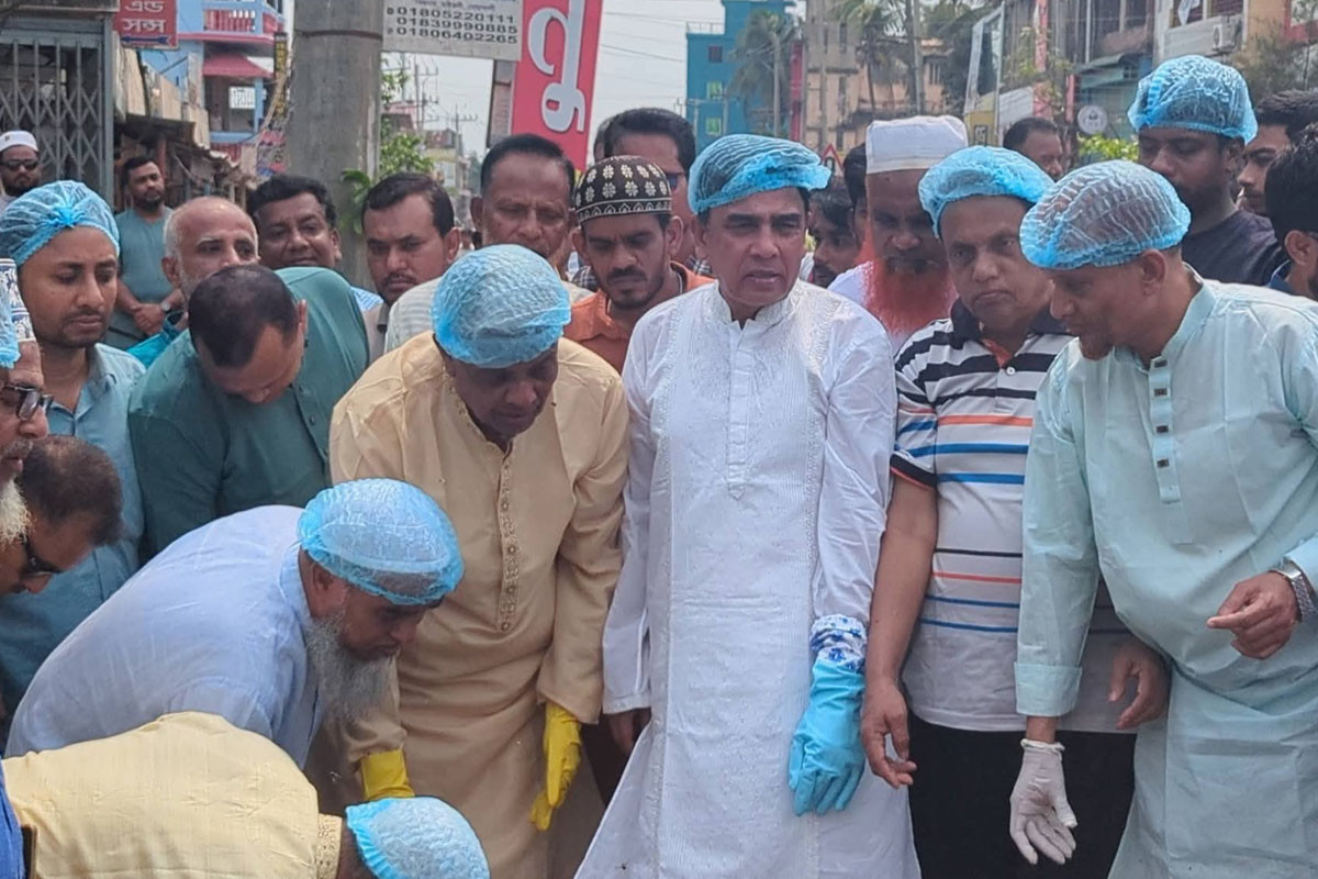 নোয়াখালীতে এমপি শাহজাহানের নেতৃত্বে পরিচ্ছন্নতা কার্যক্রম শুরু