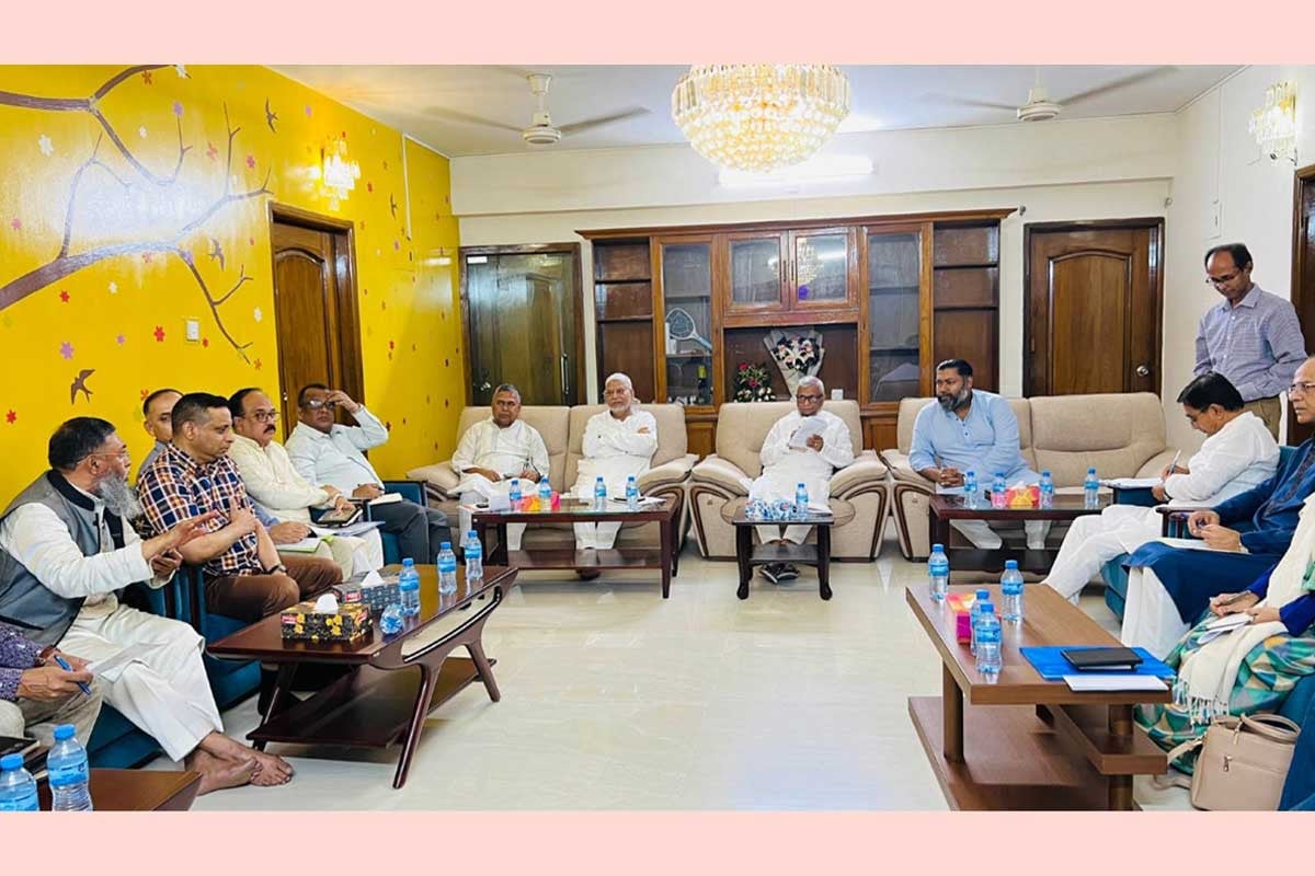 ঈদের ছুটির আগেই শ্রমিকদের বেতন-বোনাস পরিশোধের নির্দেশ শ্রমমন্ত্রীর