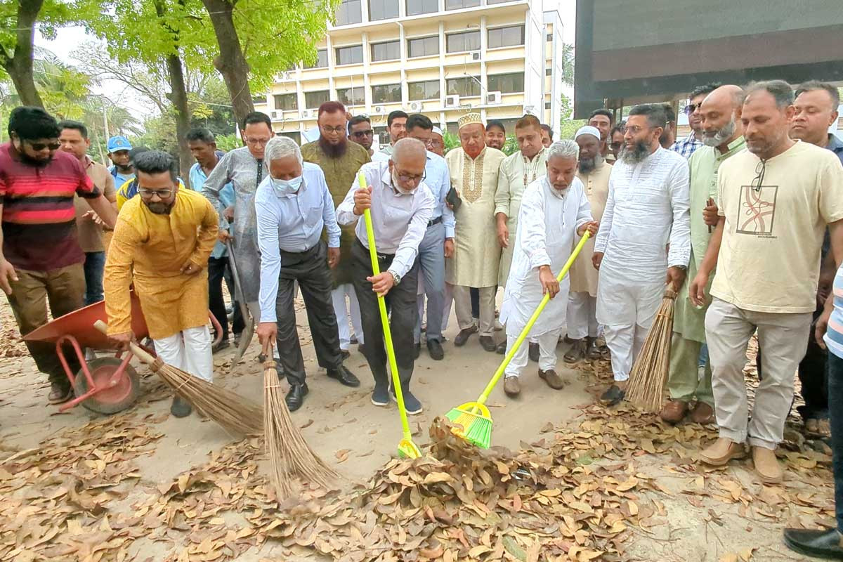 সোনারগাঁয়ে ডেঙ্গু প্রতিরোধে বিশেষ মশক নিধন ও পরিচ্ছন্নতা অভিযান