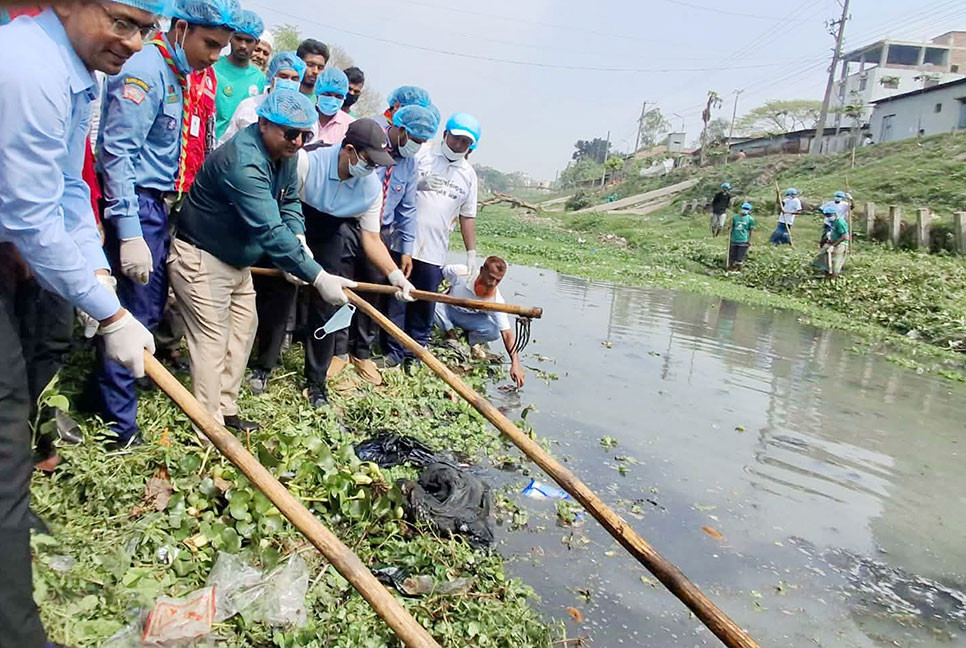 সিরাজগঞ্জে ডেঙ্গু প্রতিরোধে পরিষ্কার-পরিচ্ছন্নতা অভিযান