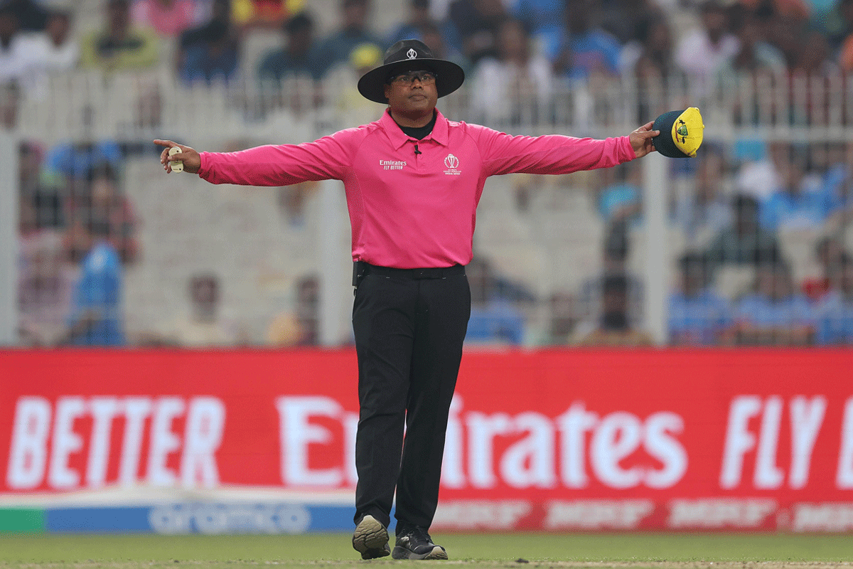 ‘খুব বড় ক্রিকেটার আমাকে ভয় দেখানোর চেষ্টা করেছিল’