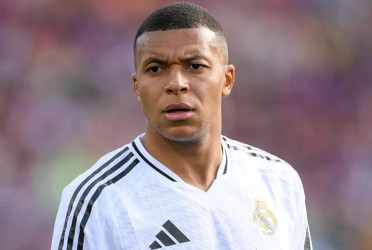 মাঠে ফেরার অপেক্ষা আরও বাড়ছে এমবাপের