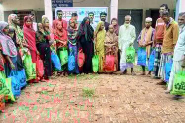 ধর্মপাশায় বসুন্ধরা শুভসংঘের উদ্যোগে অসহায় মানুষদের মাঝে ঈদ সামগ্রী বিতরণ