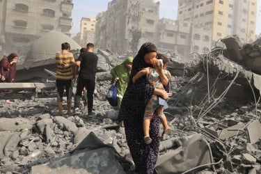 সতর্ক নাকি সংযত: ইরানকে হঠাৎ কেন এমন বার্তা দিল হামাস?