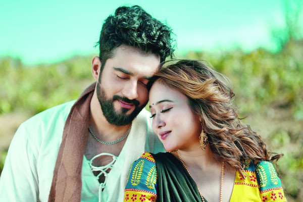 ঈদে রোশান-চমকের প্রেমের গল্প