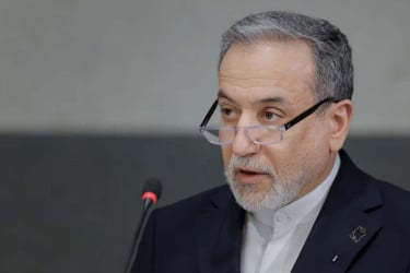 যুক্তরাষ্ট্র ও ইসরায়েলের কোনো জাহাজ হরমুজ প্রণালি অতিক্রম করতে পারবে না