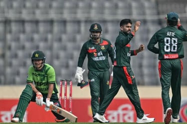 বাংলাদেশ-পাকিস্তানের ম্যাচসহ টিভিতে যা দেখবেন