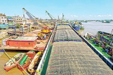 কয়েকটি তেলের জাহাজ চট্টগ্রাম বন্দরে পৌঁছেছে: বিদ্যুৎ প্রতিমন্ত্রী