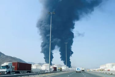 দুবাইয়ে বিকট বিস্ফোরণ, কুয়েত বিমানবন্দরে ড্রোন হামলা