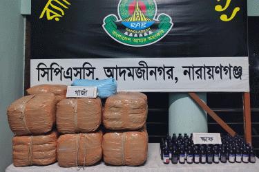 ৫৩ কেজি গাঁজা ও ৭৬ বোতল এস্কাফ রেখে পালাল কারবারিরা