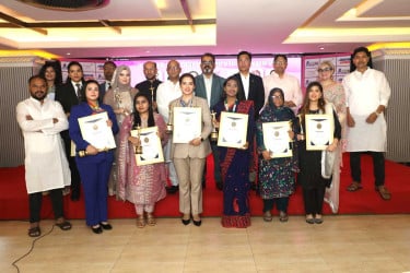 এটিজেএফবি এভিয়েট্যুর উইমেন্স আইকন অ্যাওয়ার্ড পেলেন ১০ নারী