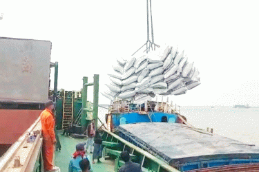 ভারত থেকে মোংলা বন্দরে এলো ১৬ হাজার মেট্রিক টন চাল