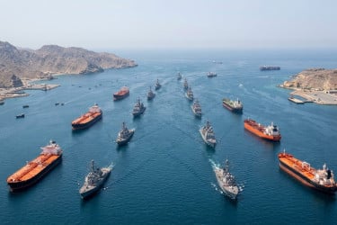 হরমুজ প্রণালিতে যুদ্ধজাহাজ পাঠানো অত্যন্ত ঝুঁকিপূর্ণ, হতে পারে হিতে বিপরীত