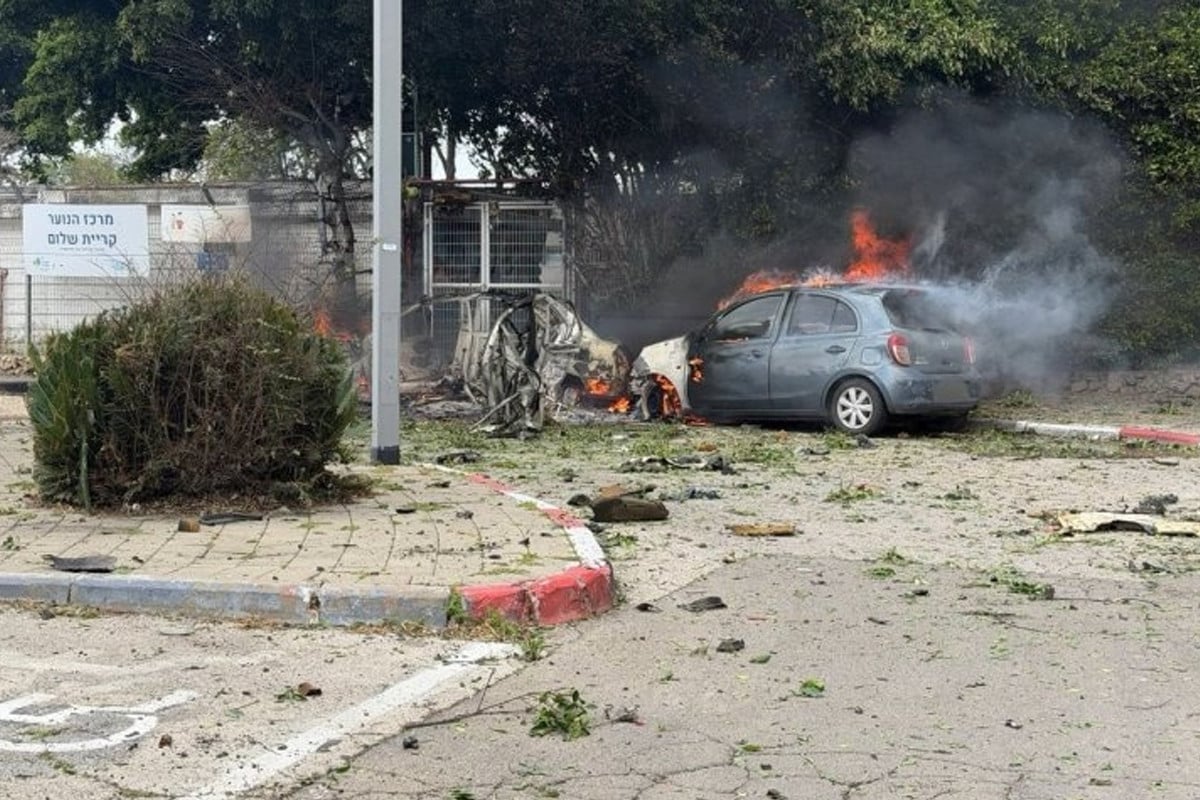 তেল আবিবে ইরানের ক্লাস্টার বোমা হামলা, আহত কয়েকজন