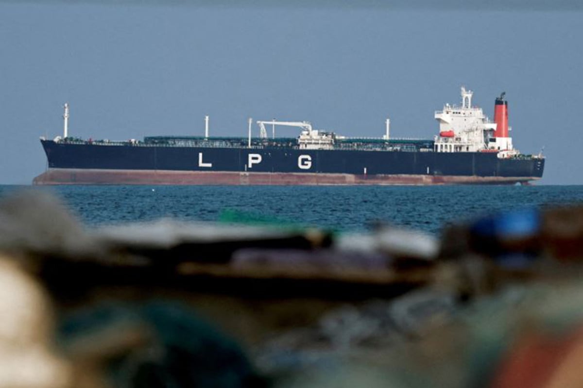 ইরান যুদ্ধের গতিপথ বদলে দিয়েছে হরমুজ প্রণালি: দ্য গার্ডিয়ানের বিশ্লেষণ