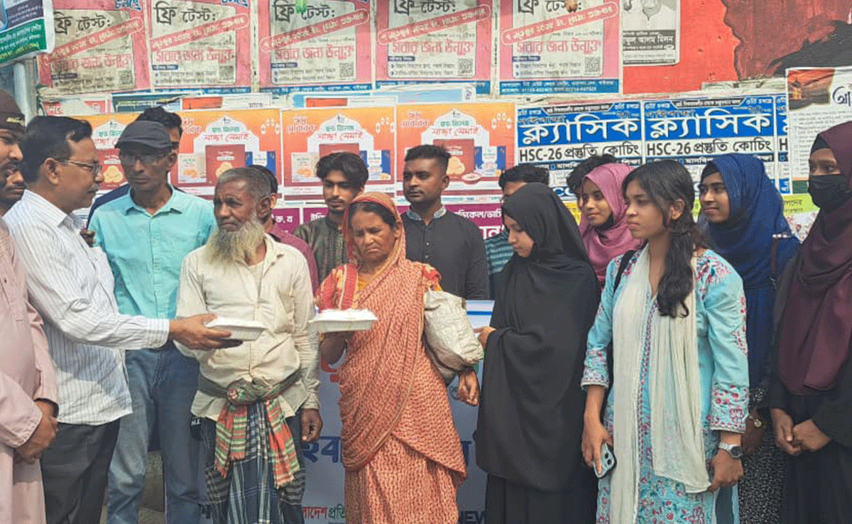 গাইবান্ধায় বসুন্ধরা শুভসংঘের ইফতার বিতরণ