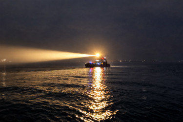 ঝড়ো হাওয়ায় পাটুরিয়া-দৌলতদিয়া নৌরুটে ফেরি চলাচল বন্ধ