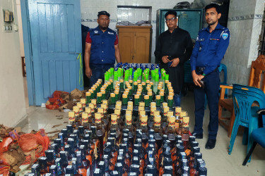 বাঞ্ছারামপুরে বিপুল পরিমাণ ভারতীয় মদ উদ্ধার