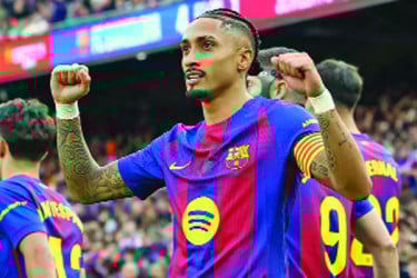 রাফিনিয়ার হ্যাটট্রিকে উড়ে গেল সেভিয়া