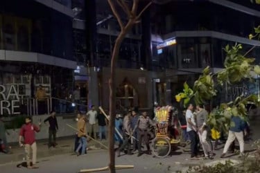 উত্তরায় রিকশা চালককে পিটিয়ে হত্যার গুজব ছড়িয়ে দফায় দফায় সংঘর্ষ