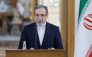 যুদ্ধবিরতি বা আলোচনার জন্য ইরান ‘কখনোই অনুরোধ করেনি’: আরাগচি