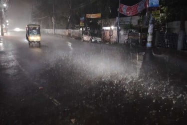 ঝড়ো হাওয়া ও শিলাবৃষ্টির সম্ভাবনা