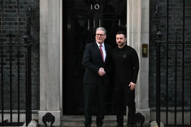 ড্রোন হুমকি মোকাবিলায় প্রতিরক্ষা চুক্তিতে যাচ্ছে যুক্তরাজ্য-ইউক্রেন