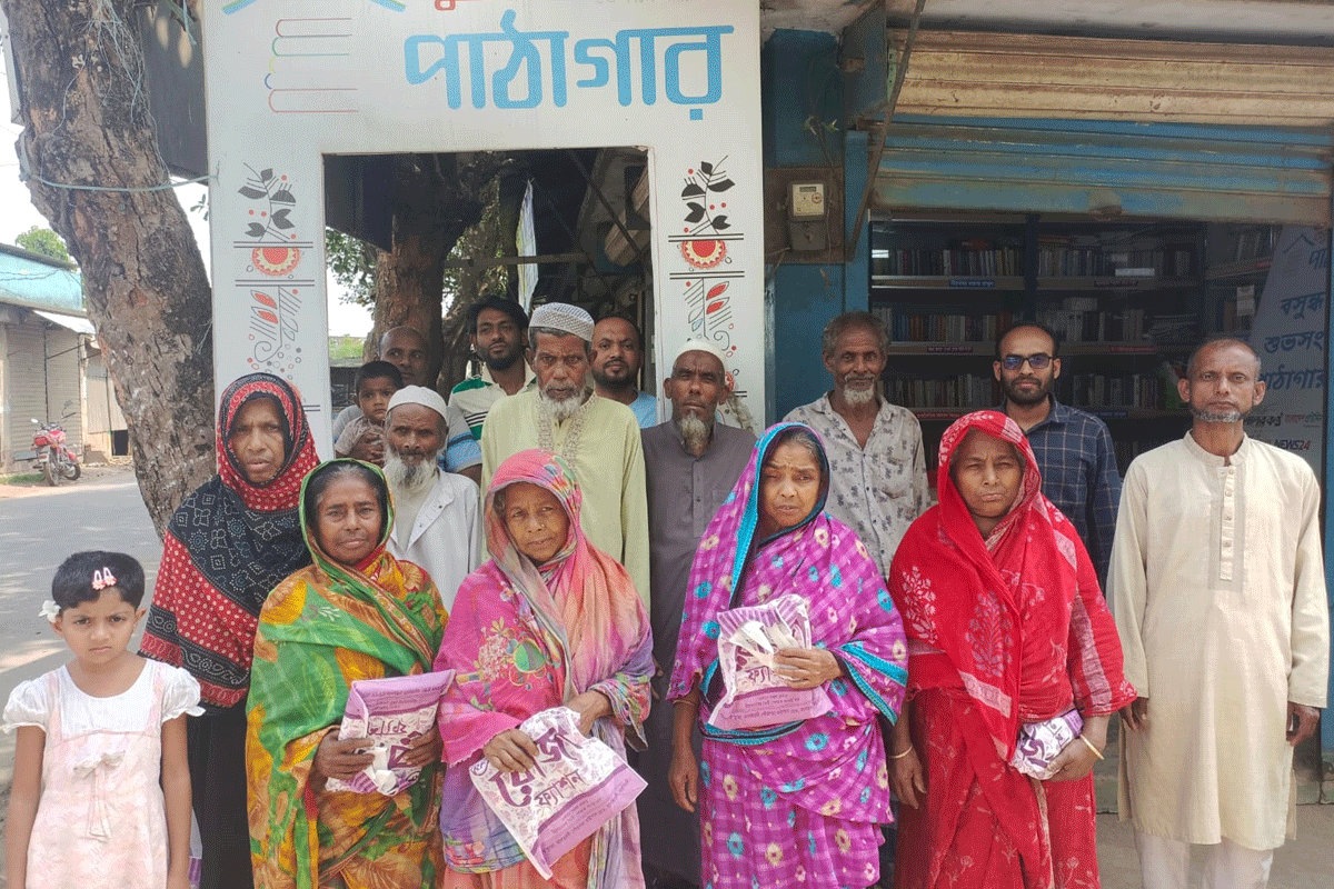 ঈদ উপহার পেয়ে আনন্দিত অসহায় মুখগুলো