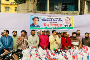 যাত্রাবাড়ীতে পাঁচ শতাধিক পরিবারের মাঝে নবীউল্লাহ নবীর ঈদসামগ্রী বিতরণ