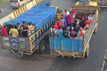 মালবাহী ট্রাকেও  ঈদযাত্রা