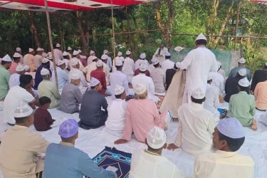 মুন্সীগঞ্জে সৌদির সঙ্গে মিল রেখে ঈদ উদযাপন