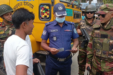 ঠাকুরগাঁওয়ে সড়কে শৃঙ্খলা বজায় রাখতে যৌথ চেকপোস্ট