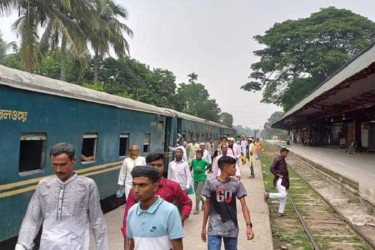 শোলাকিয়ায় ঈদুল ফিতরের জামাতে মুসল্লিদের জন্য বিশেষ ট্রেন